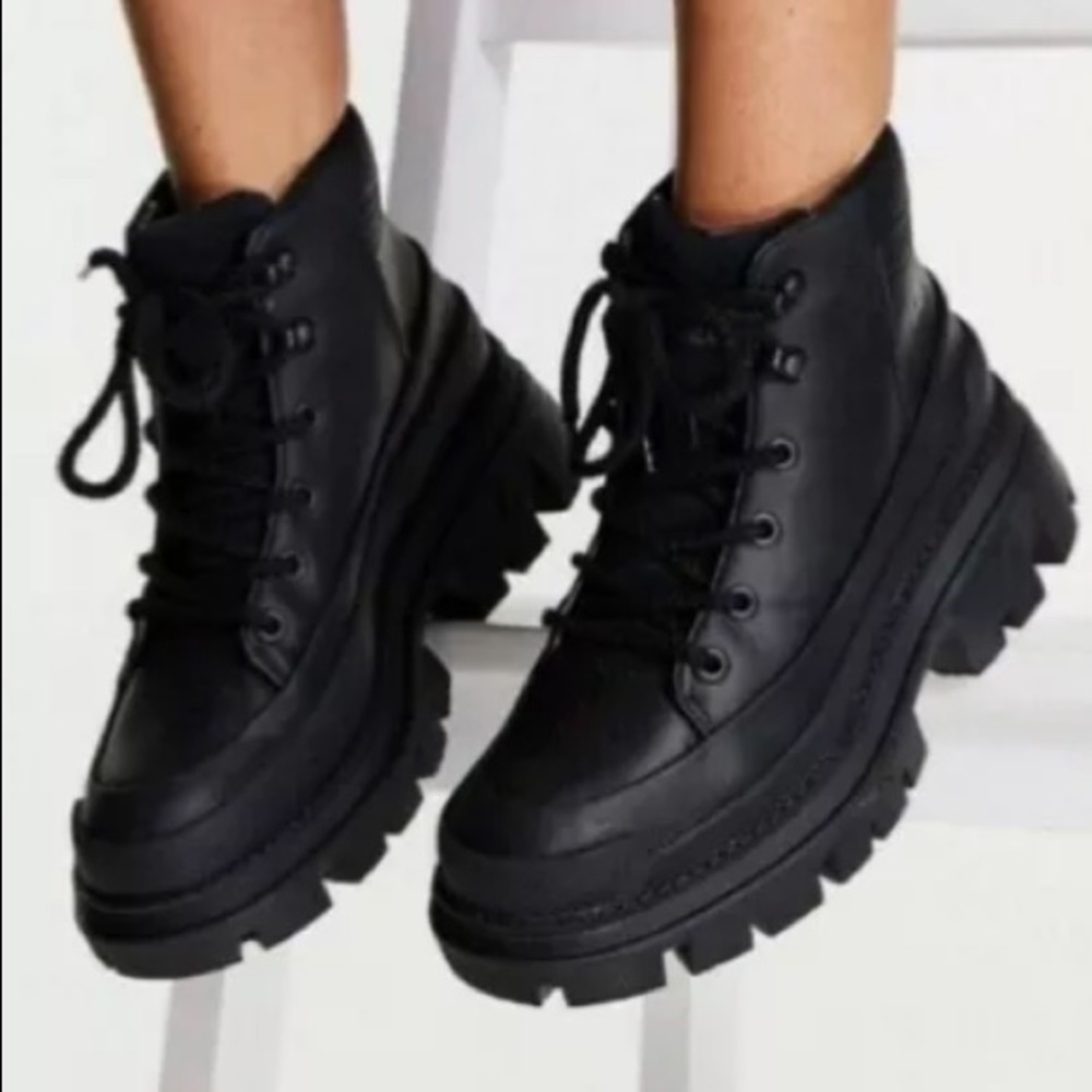 Caterpillar boots